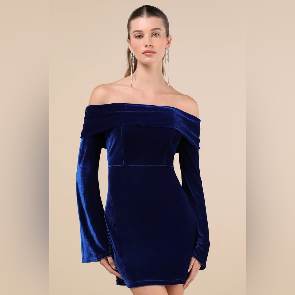NWT Lulus velvet off shoulder dress